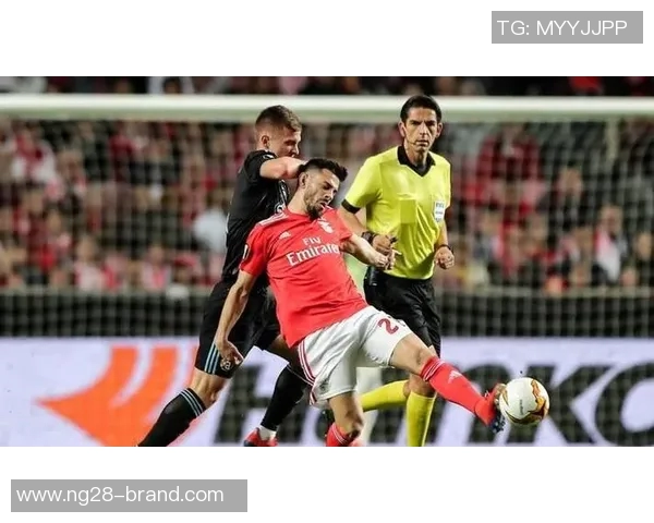 足总杯精彩对决拜仁6-2本菲卡神扑引发争议判罚全场沸腾 足总杯精彩对决拜仁6-2本菲卡神扑引发争议判罚全场沸腾